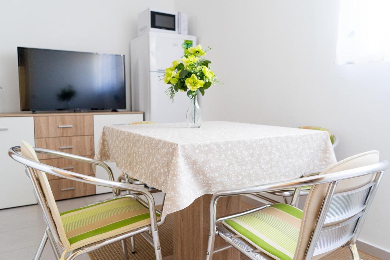 Apartment Mladen Biograd Na Moru Eksteriør billede