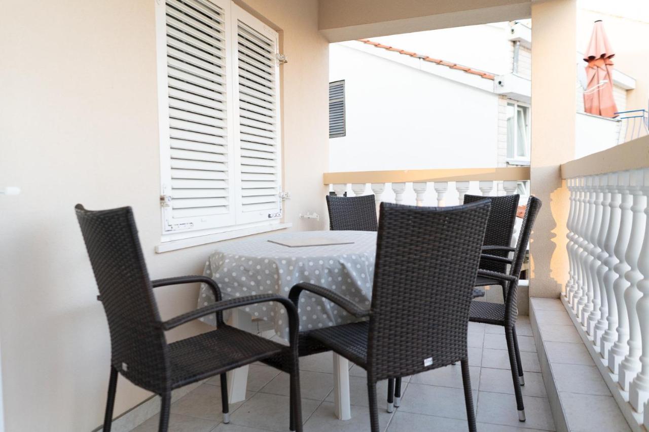 Apartment Mladen Biograd Na Moru Eksteriør billede