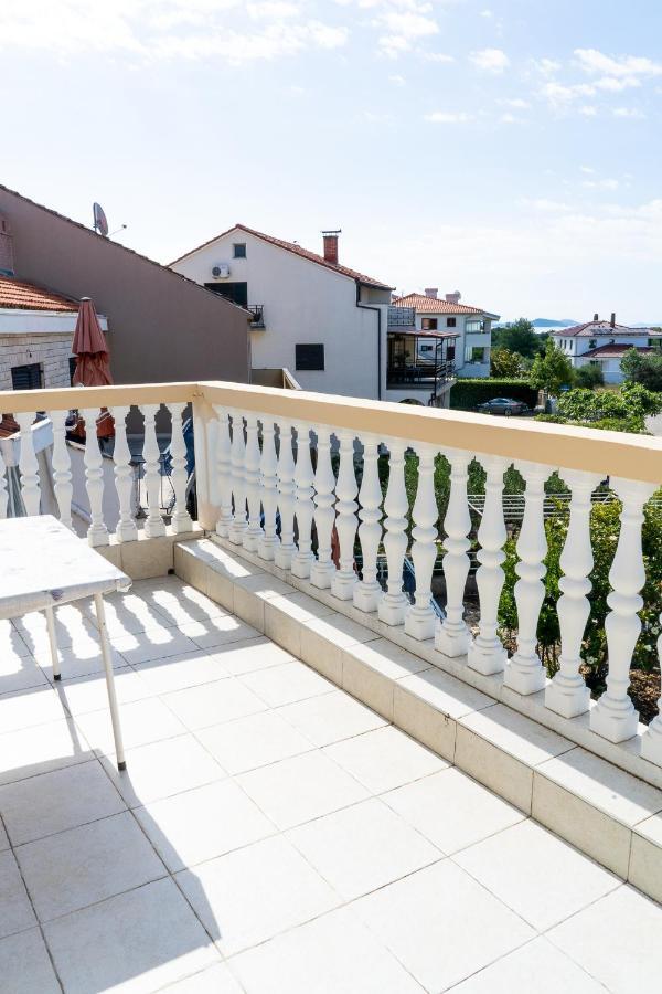 Apartment Mladen Biograd Na Moru Eksteriør billede