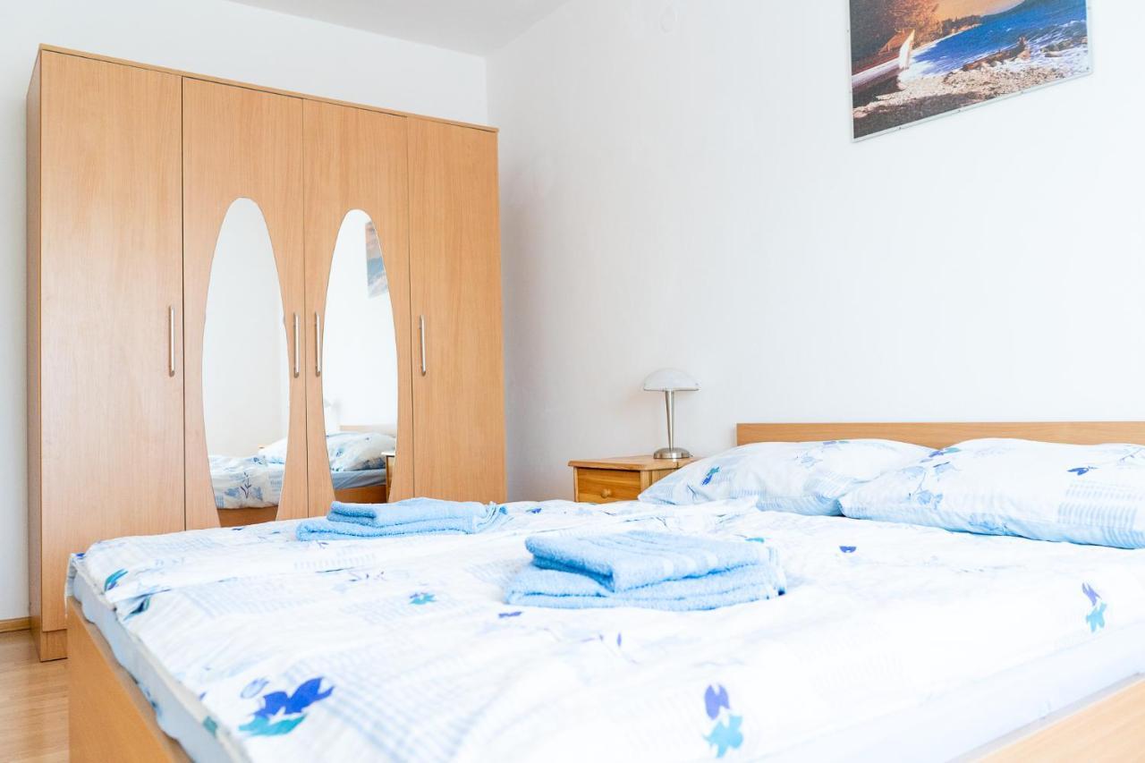 Apartment Mladen Biograd Na Moru Eksteriør billede