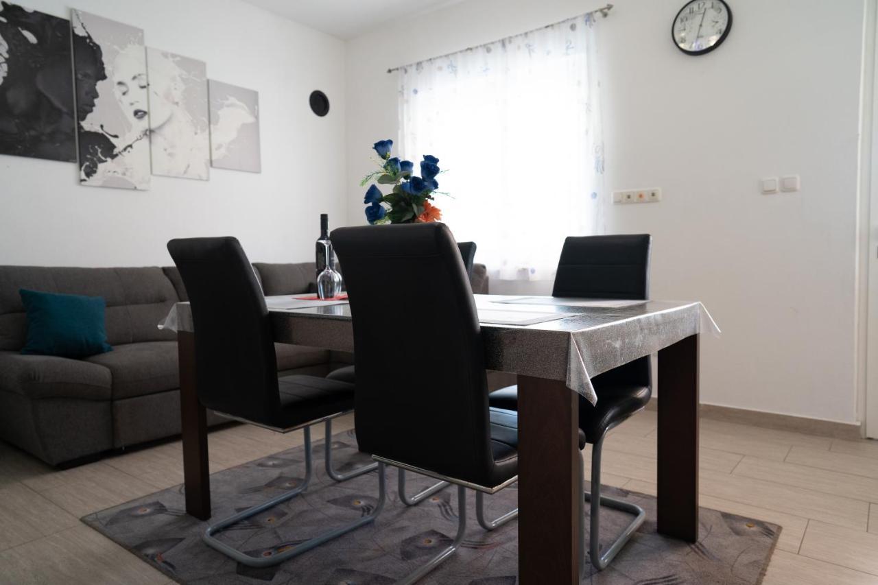 Apartment Mladen Biograd Na Moru Eksteriør billede