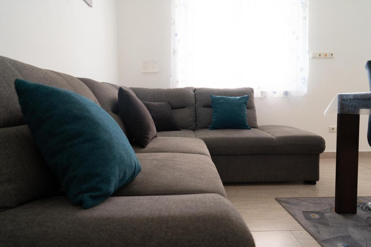 Apartment Mladen Biograd Na Moru Eksteriør billede