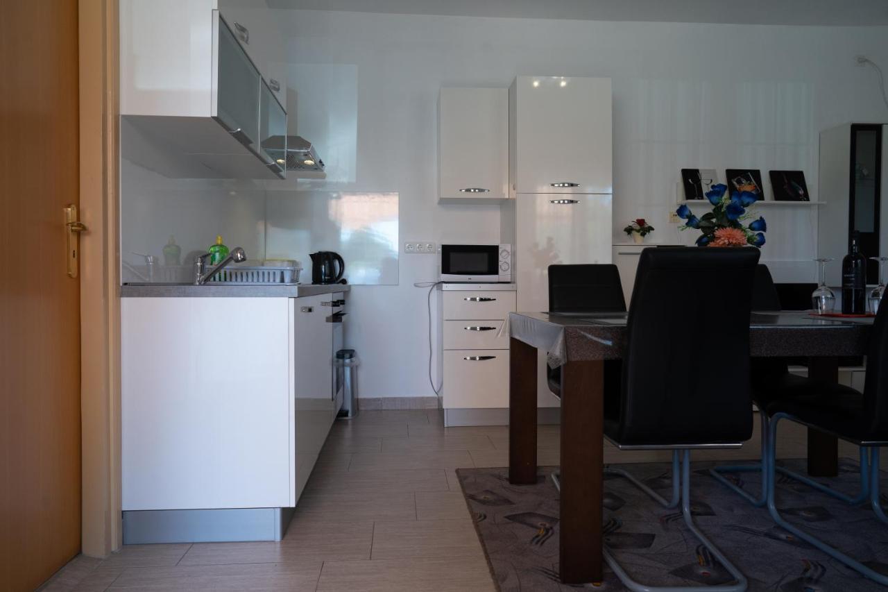 Apartment Mladen Biograd Na Moru Eksteriør billede