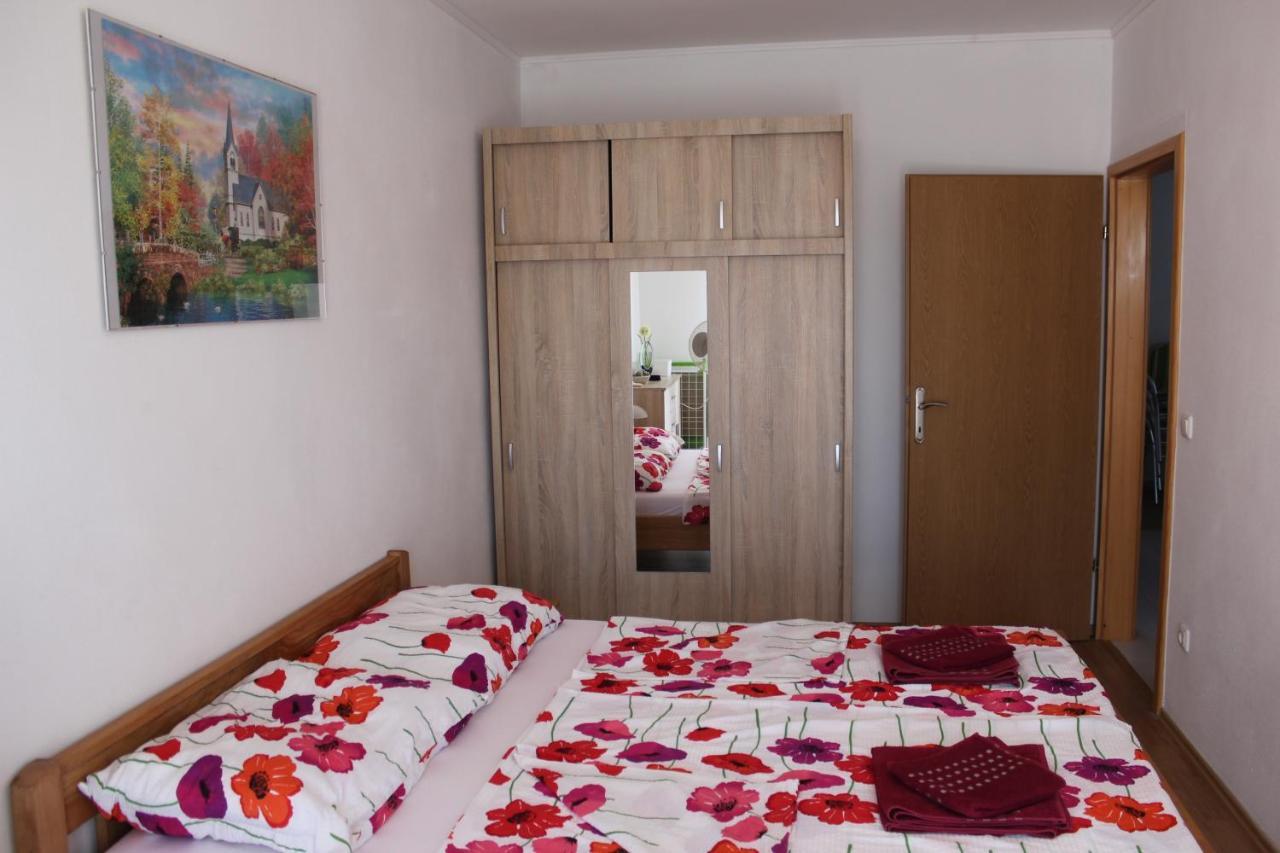 Apartment Mladen Biograd Na Moru Eksteriør billede